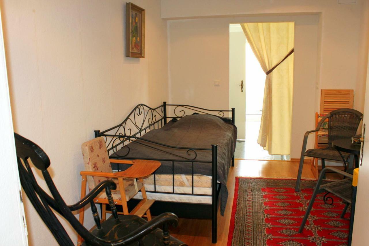 Ferienwohnung "Zur Alten Schule" Neuburxdorf エクステリア 写真